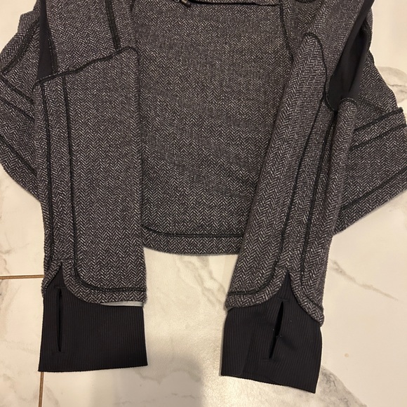 Women’s Lululemon 1/4 Running Shirt Sz 4 EUC - Picture 10 of 11